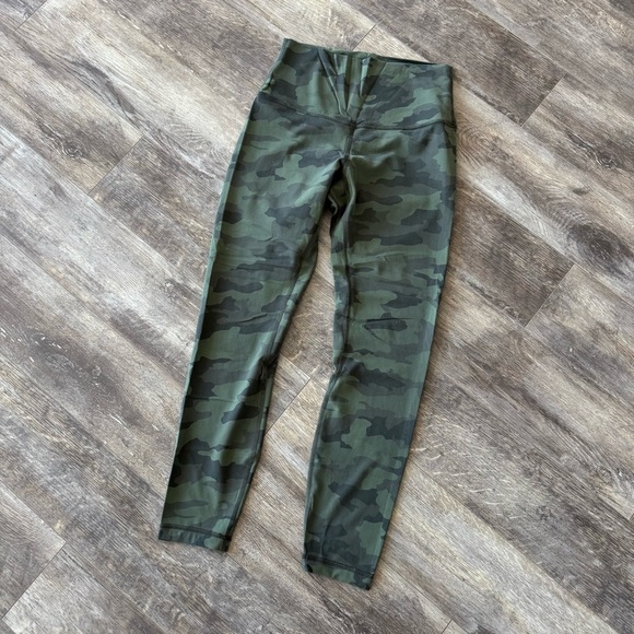 Lululemon 🍋 LULULEMON ALIGN™ PANT II 25" - Heritage 365 Camo Green Twill Multi - Picture 2 of 8